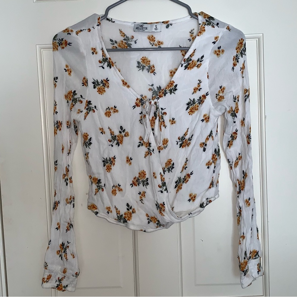 HOLLISTER front tie flower blouse